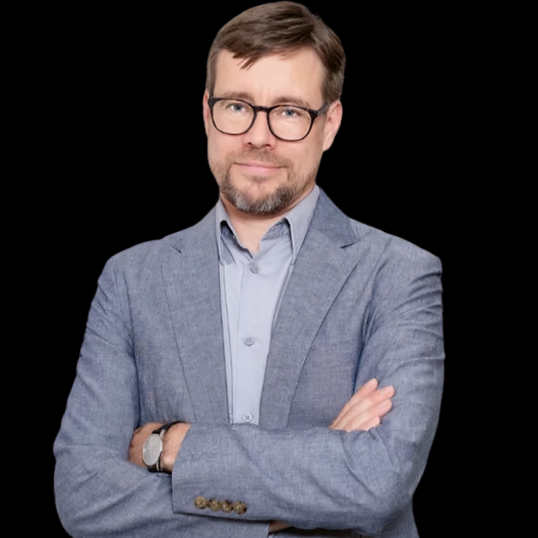 Fabian liebt es, neue Ideen zu entwickeln und sie sowohl digital als auch handwerklich umzusetzen. Für ihn entsteht ein ganzheitliches Produkt nur durch vollständiges Hineindenken in dessen Bedeutung und Gebrauch. Seine Arbeit reicht vom Luftreiniger über Bedufter bis hin zum Putzschwamm. Er betont, dass erfolgreiche Produkte durch partnerschaftliche Zusammenarbeit und intensiven Austausch mit dem Stylies-Team entstehen