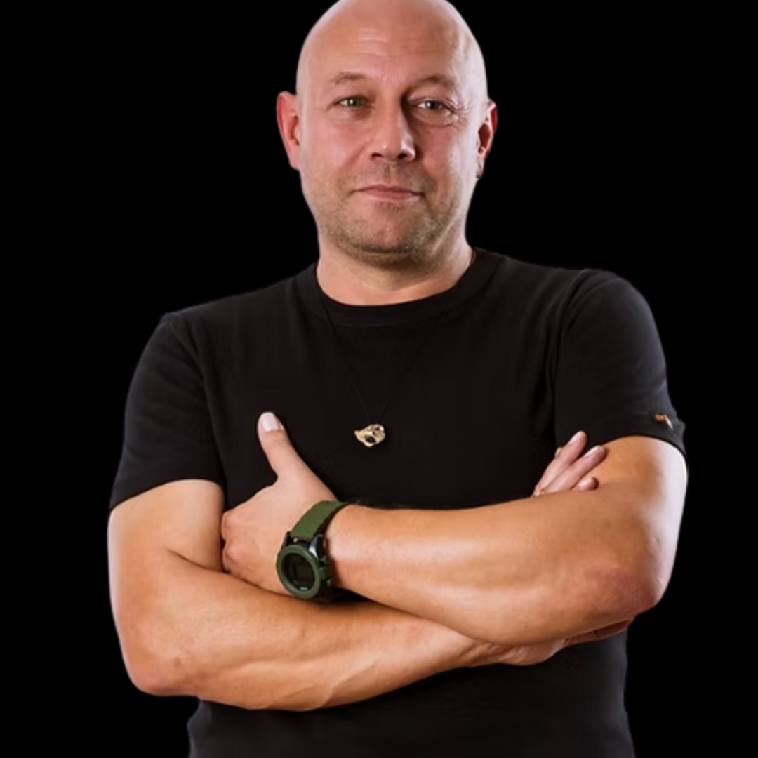 Matti gestaltet seit vielen Jahren Produkte für die Marke Stylies. Er hinterfragt bestehende Produkte in deren Benutzung und Aussehen, um sie neu zu definieren. Sein Ziel ist eine klare, unverwechselbare Design- und Produktsprache, umgesetzt mit langlebigen Materialien, intuitiver Bedienung und einfacher Handhabung. Freude im Gebrauch steht für ihn im Mittelpunkt.